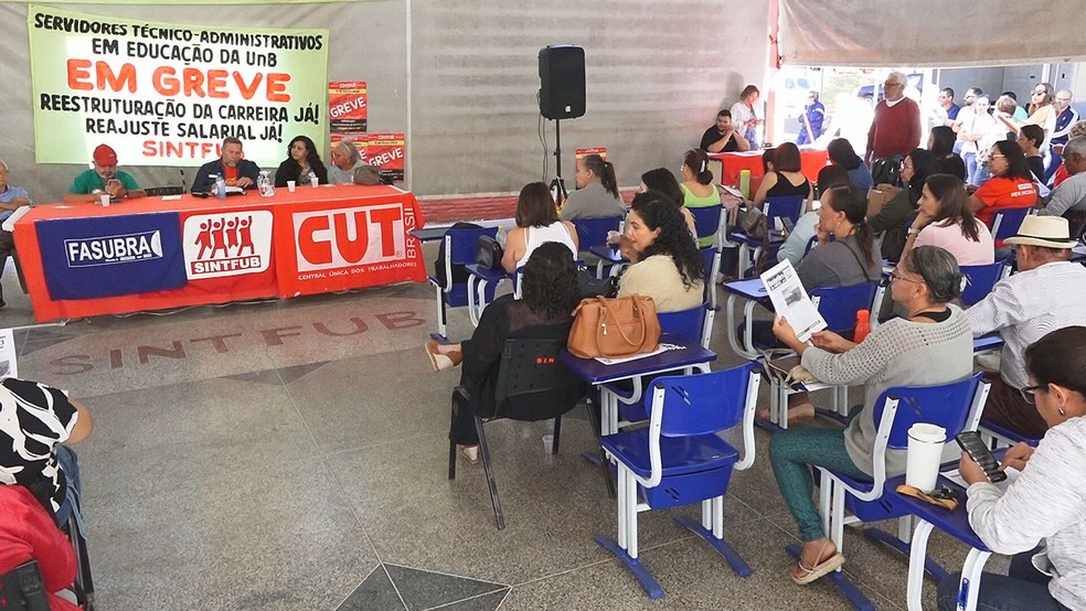 Reunião de técnicos da UnB. — Foto: Reprodução/TV Globo