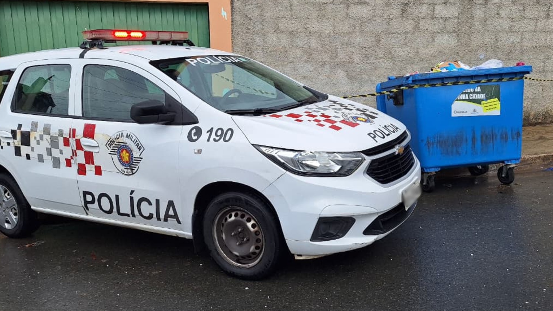 Feto é encontrado dentro de caçamba de lixo em Votorantim