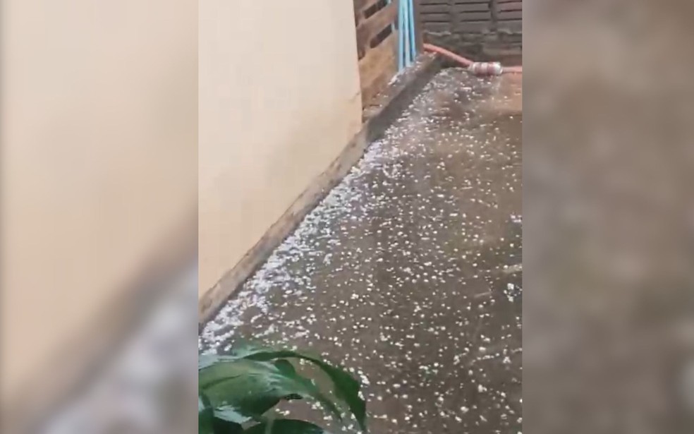 Chuva de granizo em Itajobi (SP) &mdash; Foto: Reprodu&ccedil;&atilde;o / WhatsApp