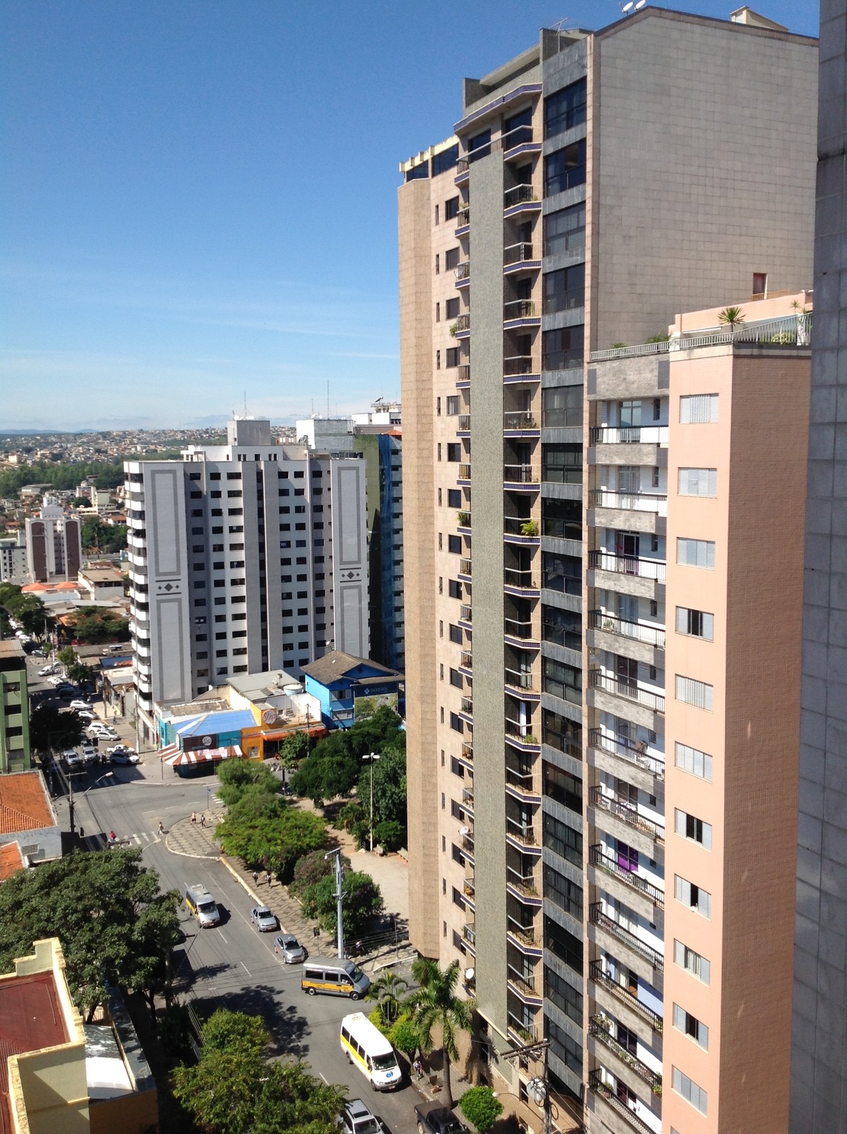 Divinópolis tem queda e Nova Serrana aumento no número de contratações ...