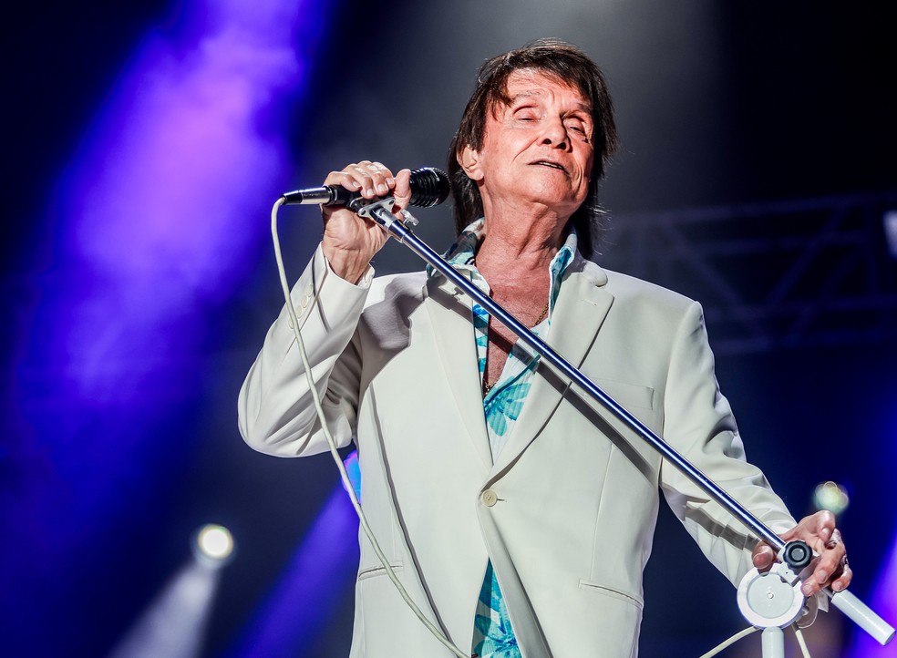 Roberto Carlos comemora 84 anos com show e bolo especial em Natal — Foto: Alexandre Lago