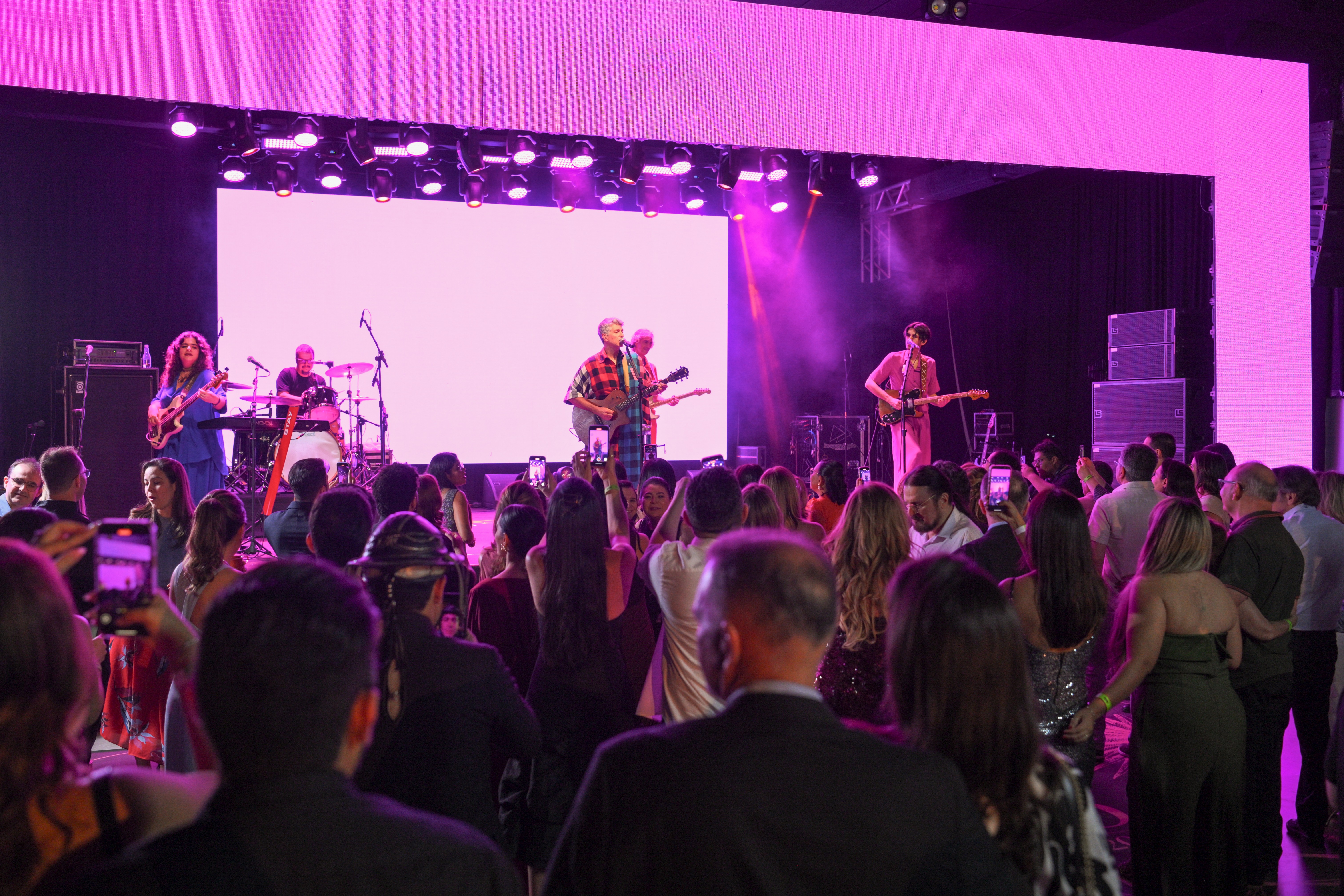 Unimed Teresina celebra retomada da Festa do Médico com show de Leoni