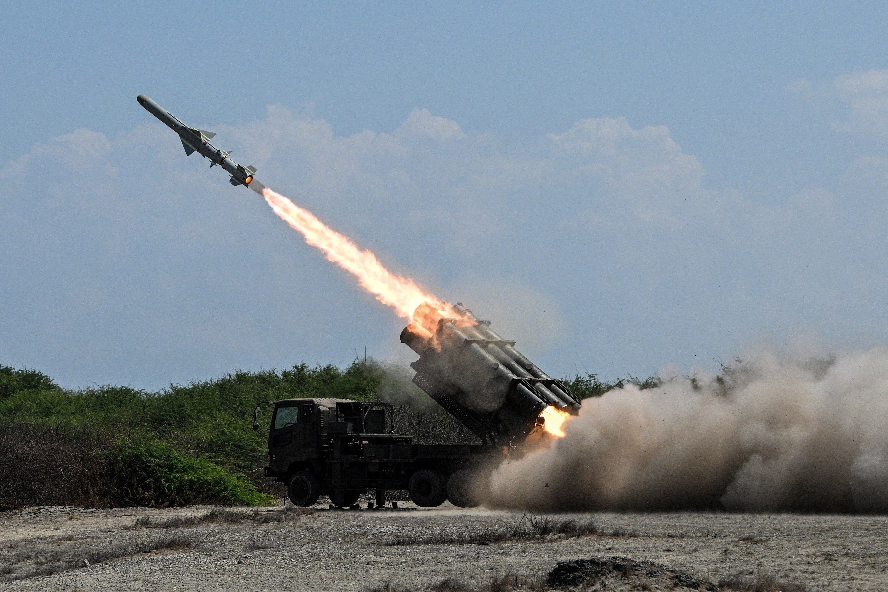 China condena lançamento de mísseis do Japão perto de Taiwan durante exercícios militares em parceria com os EUA