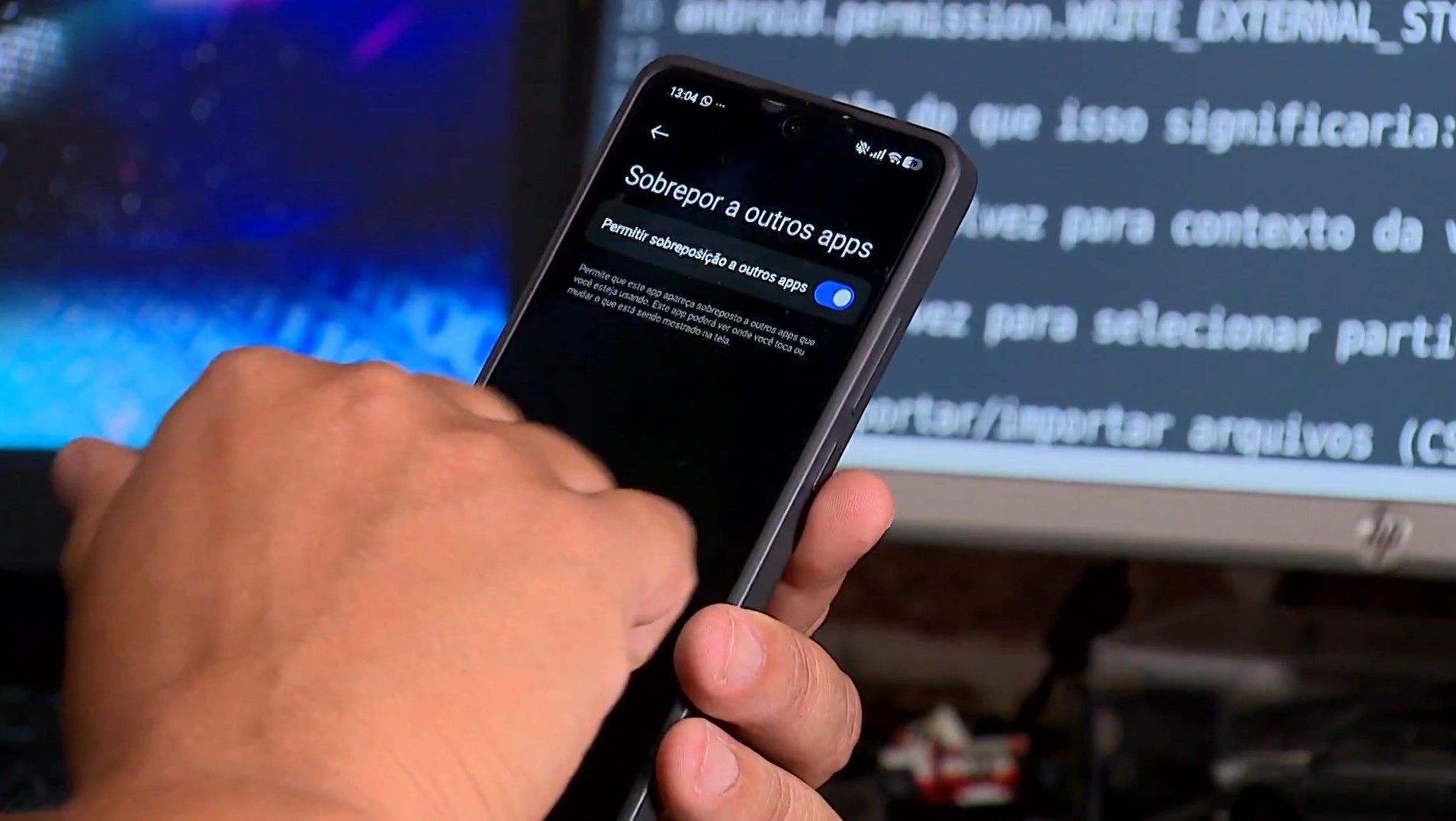 Repórter surpreende golpista durante tentativa de sequestro de celular: 'Aqui é do Fantástico'; veja VÍDEO