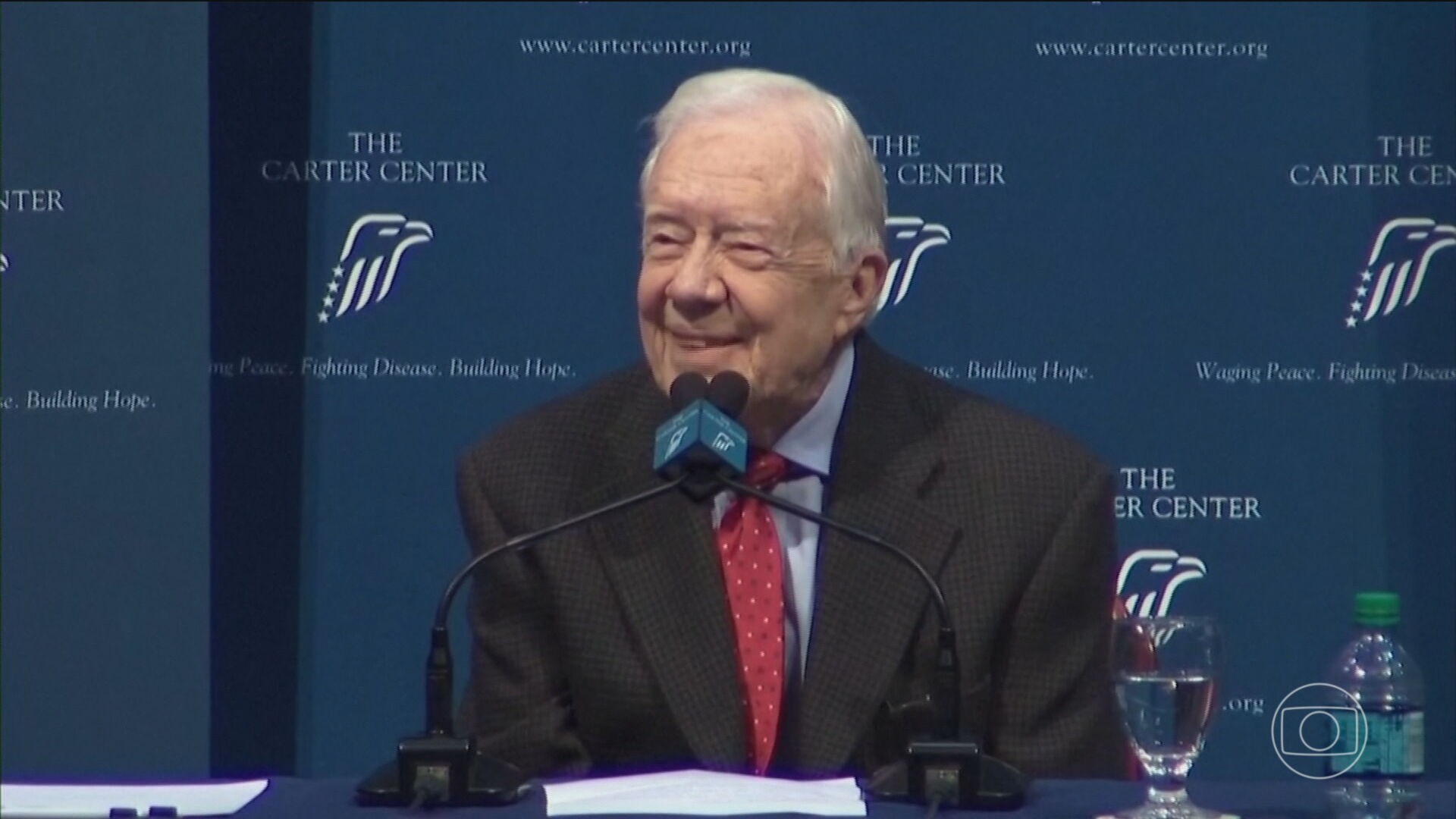 Líderes mundiais e cidadãos comuns homenageiam Jimmy Carter 