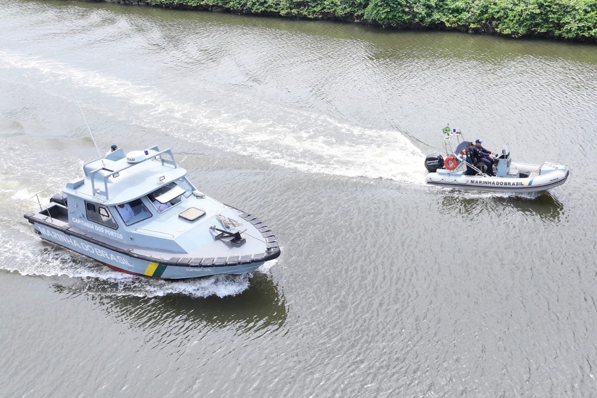 Marinha flagra embarcações sem habilitação e apreende mais de 100 no litoral de SP