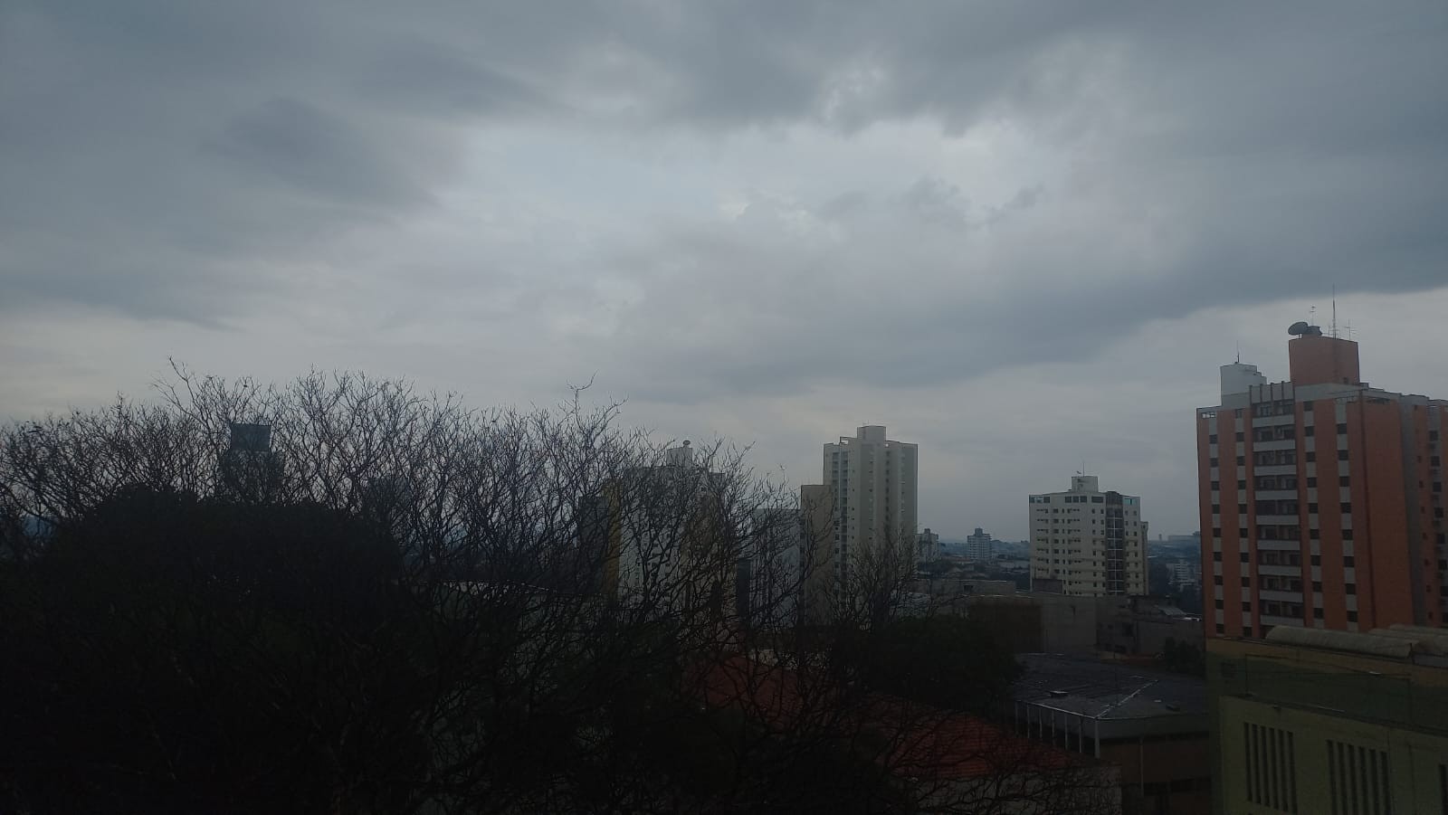 Bateu um friozinho? Piracicaba tem mínimas abaixo de 12ºC e risco de vendaval; veja como fica o tempo
