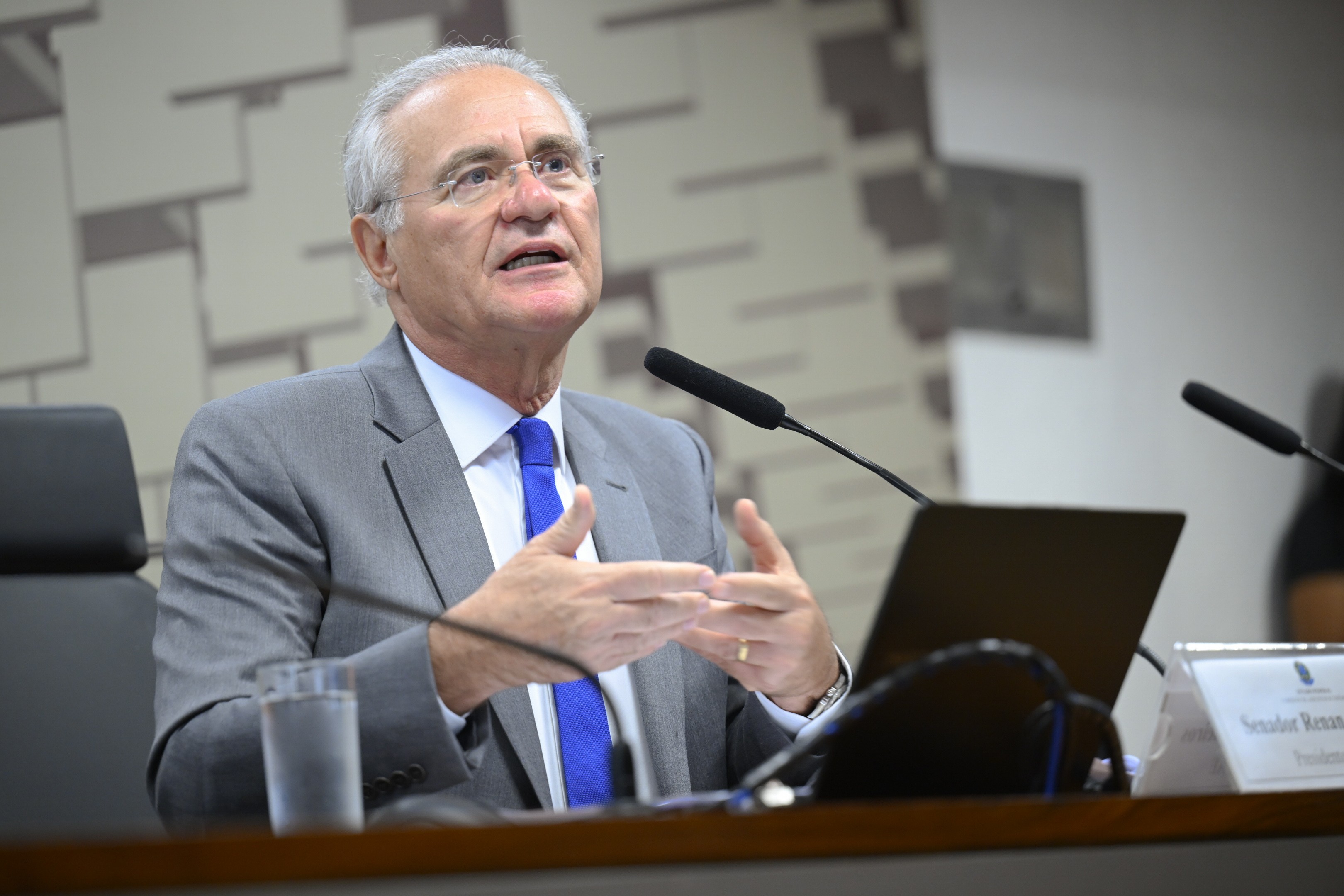 Após sinalizar possíveis mudanças em projeto do IR, Renan diz que nada está decidido: 'Vou me debruçar a partir de amanhã'