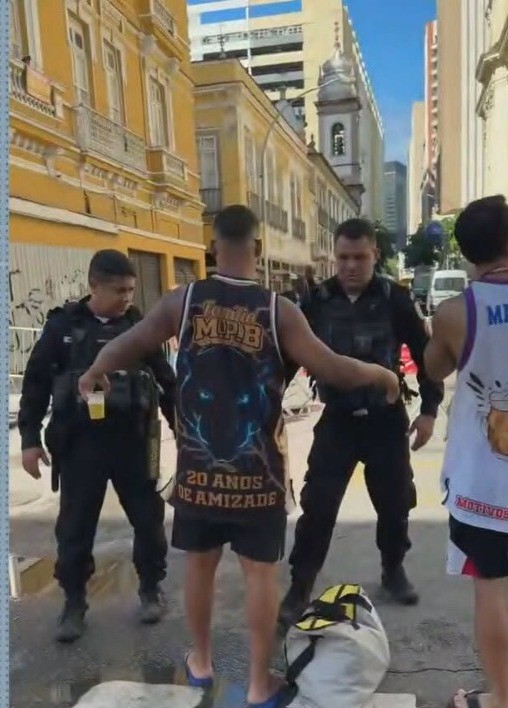 PM prende 458 pessoas e apreende 74 menores durante o carnaval no RJ; 97 celulares foram apreendidos