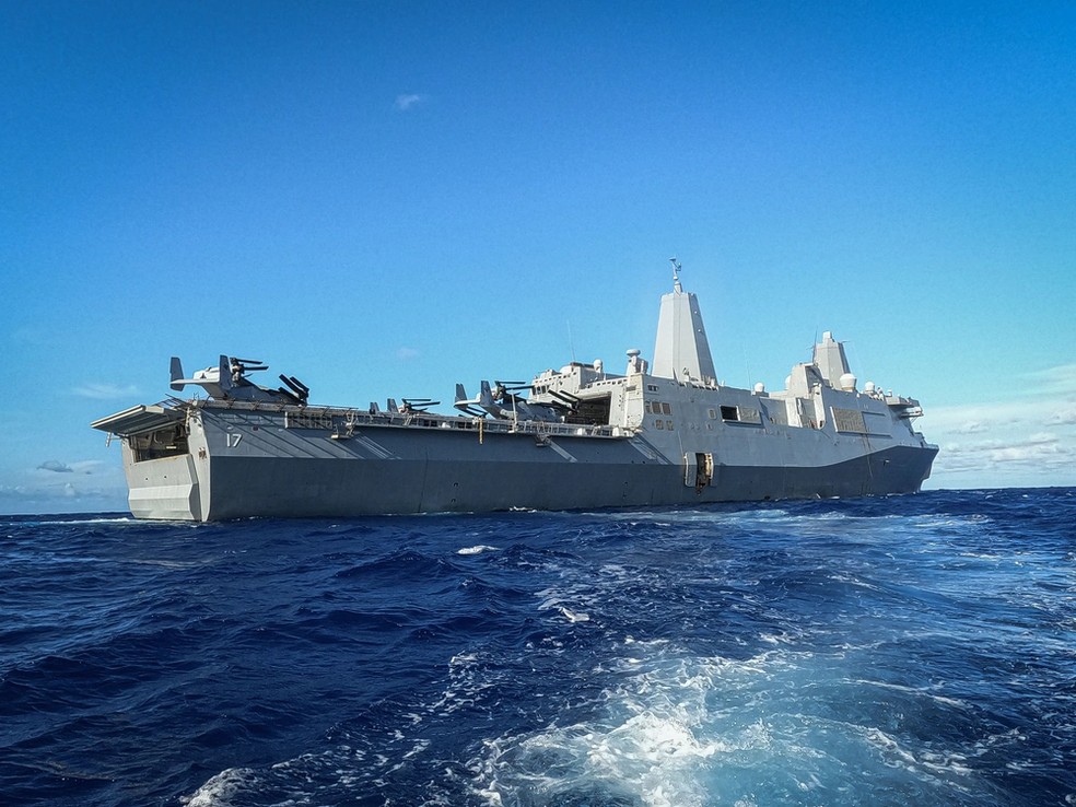 Navio anfíbio USS San Antonio, integrante do grupo de combate Iwo Jima da Marinha dos Estados Unidos. — Foto: Sargento Nathan Mitchell/Marinha dos Estados Unidos