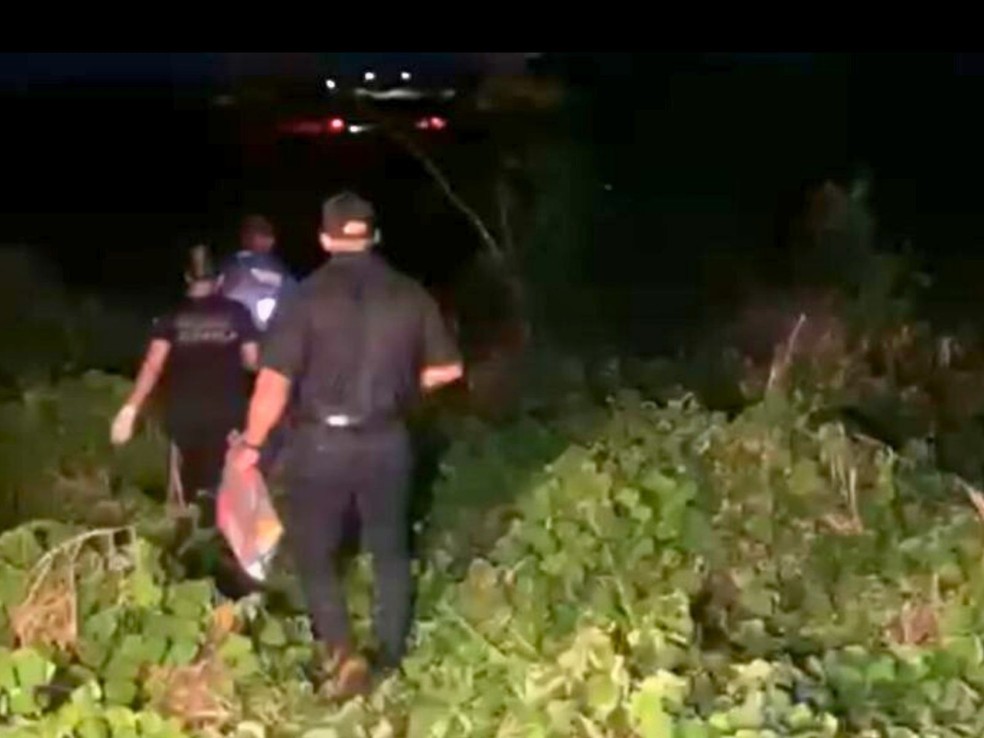 Pol&iacute;cia Civil disse que as roupas s&atilde;o semelhantes as vestimentas do aposentado Pedro Vilchez &mdash; Foto: Rede Amaz&ocirc;nica