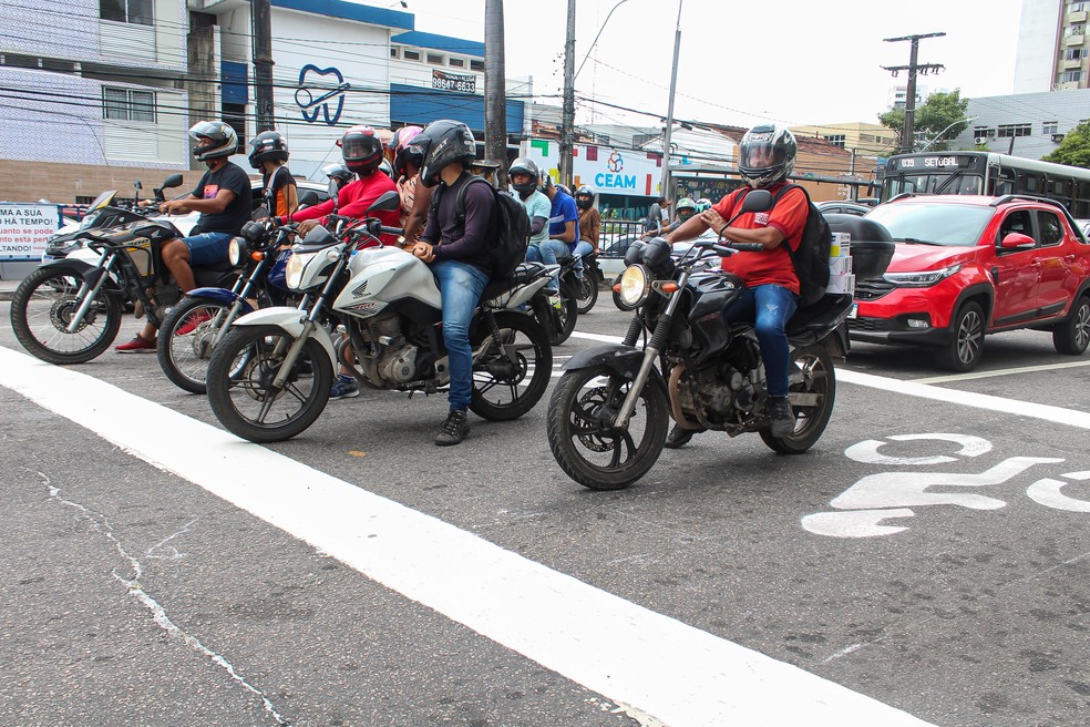 Áreas exclusivas para parada de motos são implantadas em sinais de trânsito  na avenida Agamenon Magalhães | Pernambuco | G1