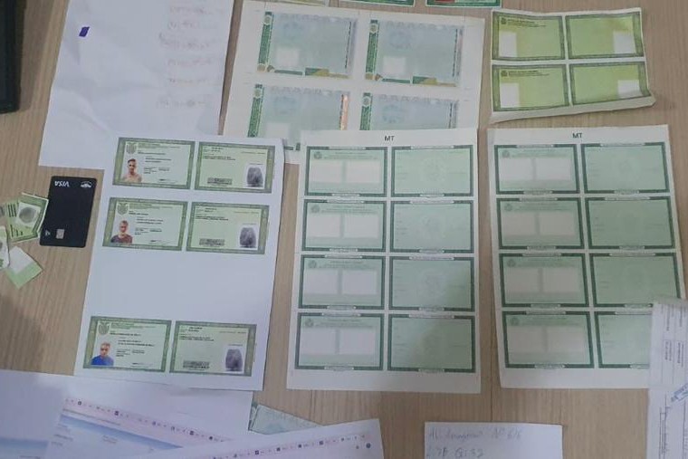 Organização criminosa falsificou documentos de Gabigol e Kannemann para fazer portabilidade de salários dos jogadores, diz investigação