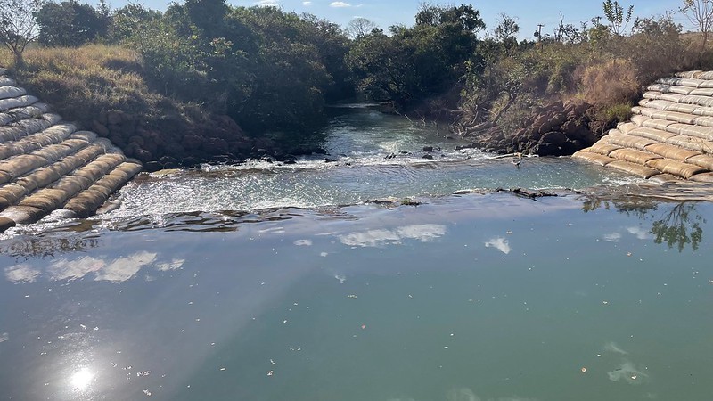 Com redução significativa da vazão do Rio Uberaba, Codau aciona sistema de transposição do Rio Claro