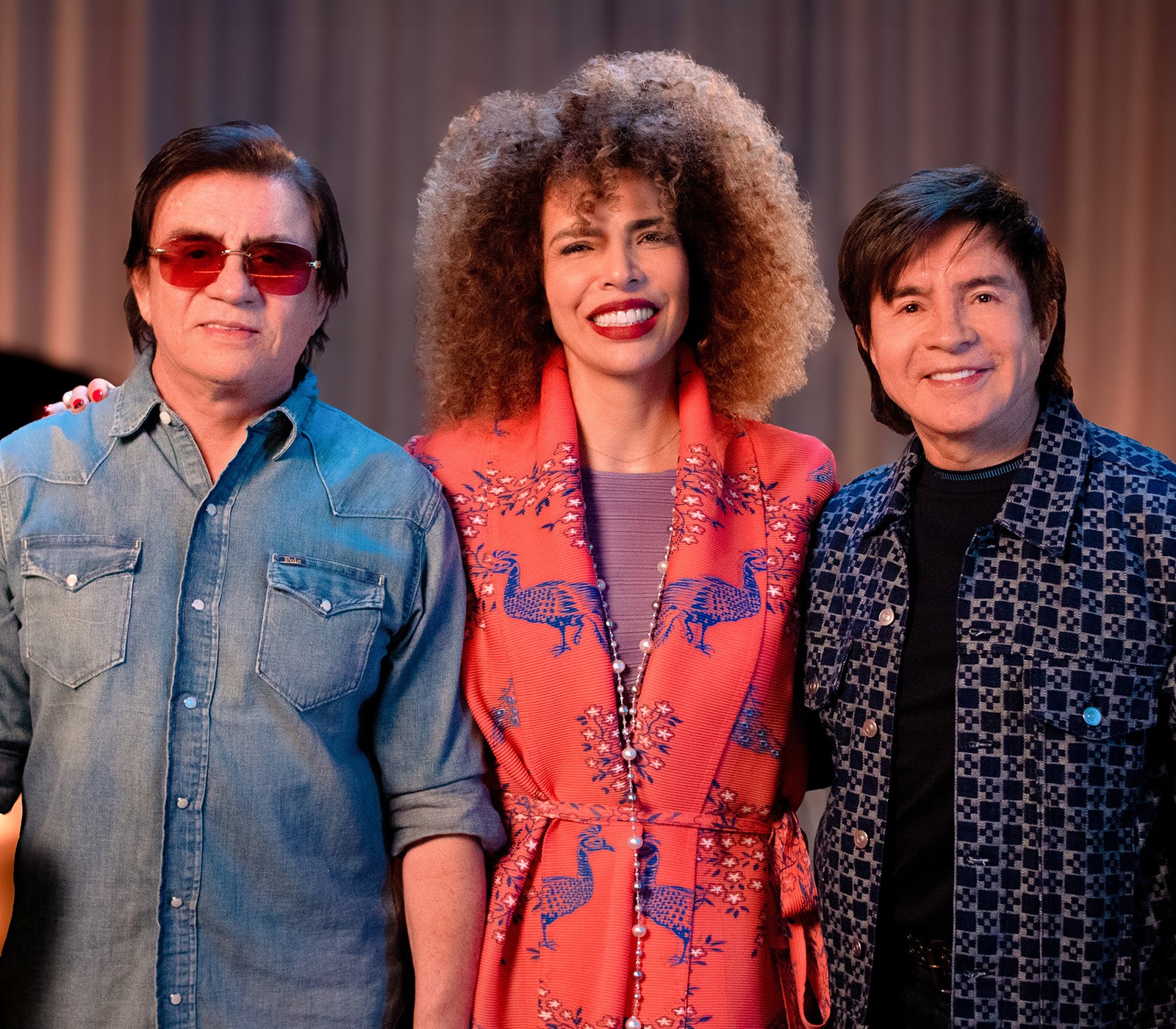 Chitãozinho & Xororó trazem ‘Foi Deus quem fez você’ para o sertão, em single com Vanessa da Mata, sem alcançar a beleza do registro original de Amelinha