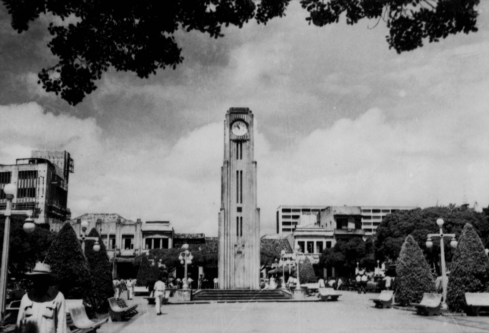 Até 1950, a Praça do Ferreira ainda era o ponto mais importante de Fortaleza — Foto: IBGE