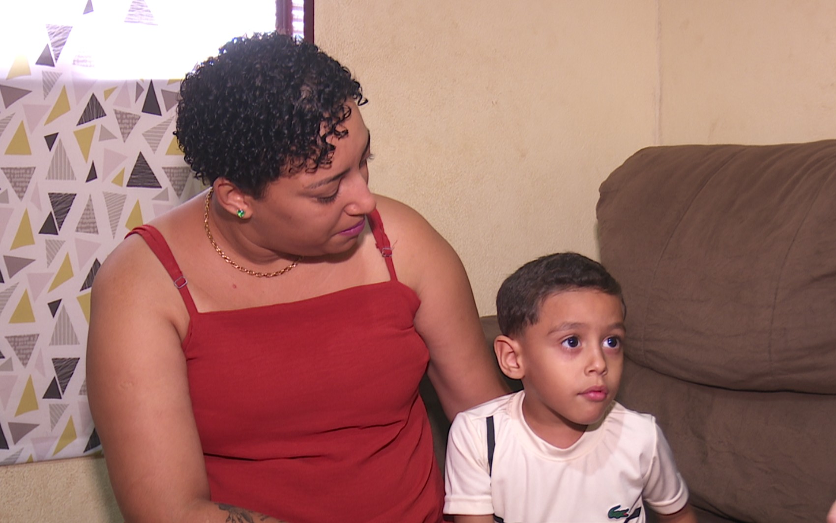 Após filho sofrer 13 paradas cardíacas por causa de picada de escorpião, mãe faz alerta: 'A gente não tem noção da gravidade'