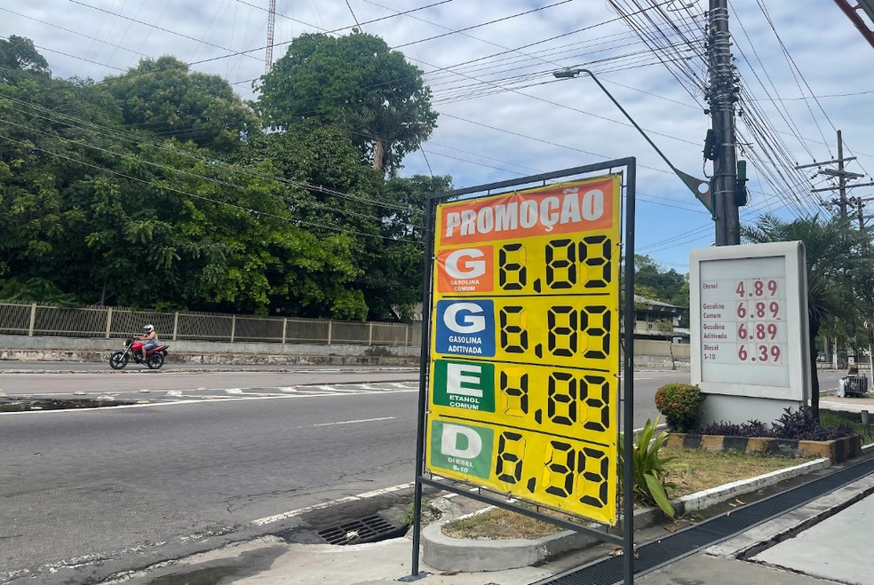 Aumento vai na contramão de redução no valor do refino da gasolina anunciada pela Refinaria da Amazônia na sexta-feira (12) — Foto: Juan Gabriel/g1 AM
