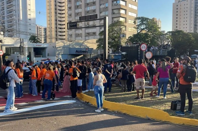 Marcha para Jesus: fiéis celebram aniversário de Campo Grande com orações e música na Avenida Afonso Pena