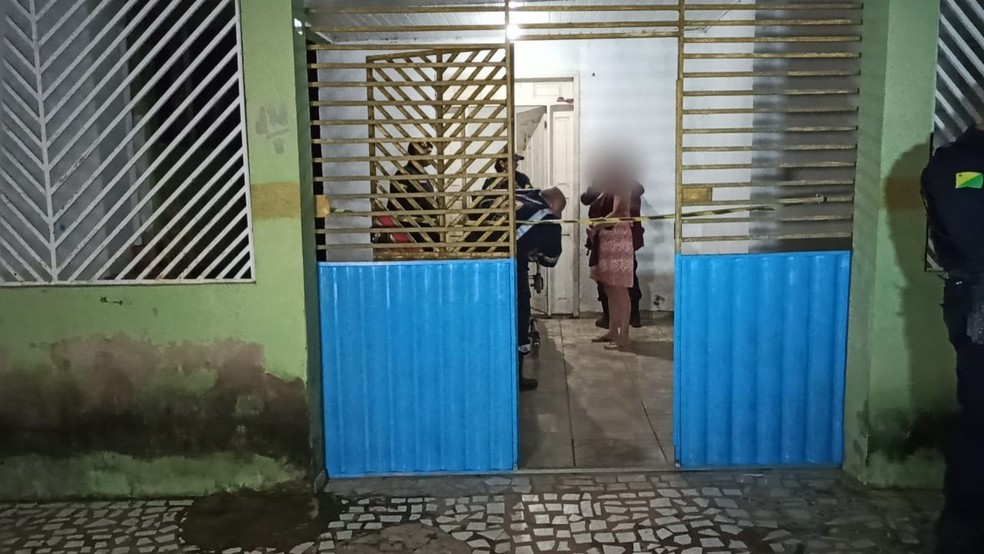 Casa foi invadida por criminosos na madrugada deste domingo (7) — Foto: Arquivo pessoal