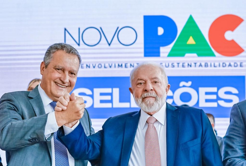 Ministro da Casa Civil, Rui Costa, e presidente Lula, em cerimônia de lançamento do PAC - Seleções — Foto: Ricardo Stuckert/Presidência da República