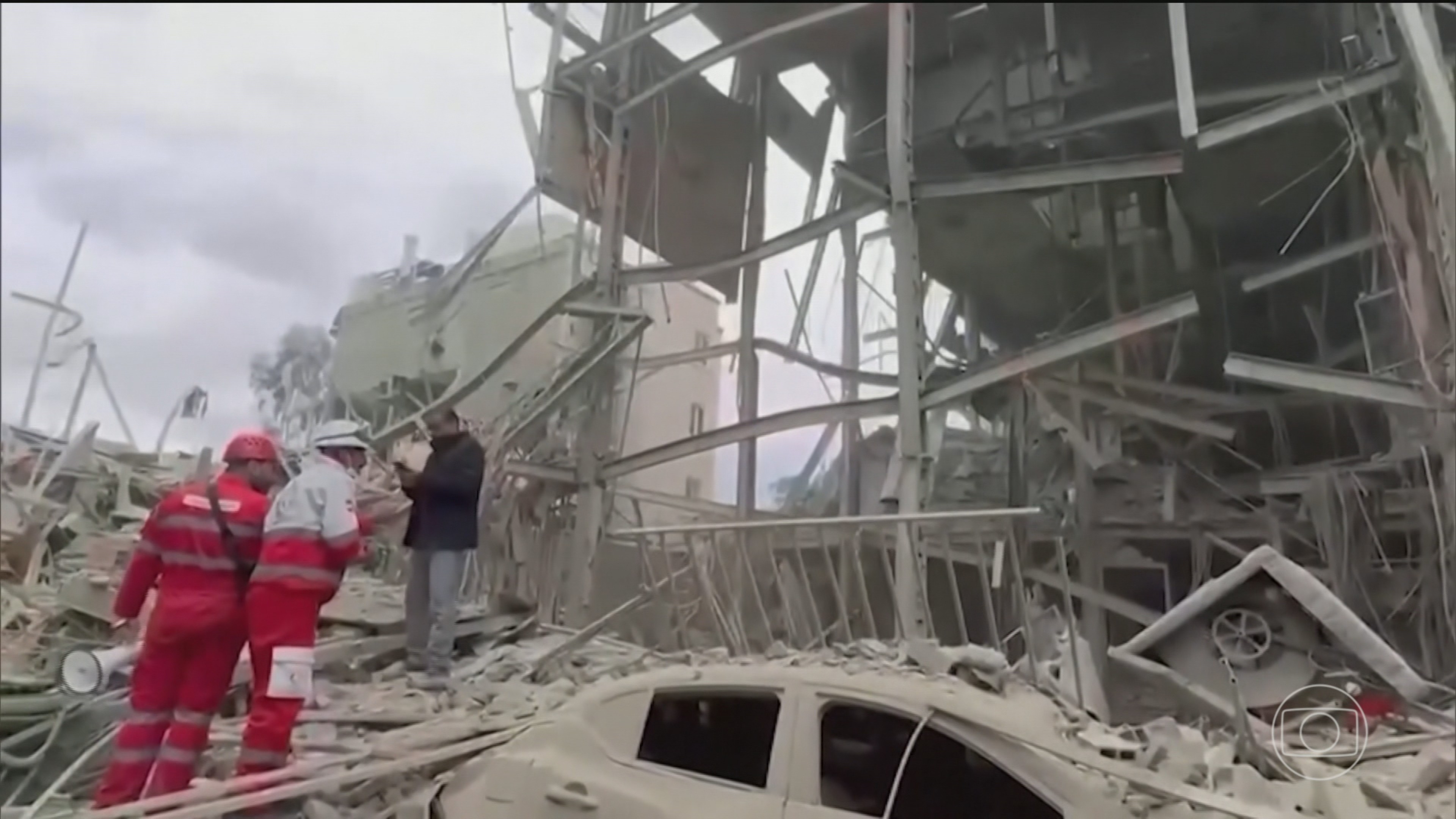 Israel bombardeia Teerã e avança por terra no Líbano; pedaços de mísseis iranianos caem na Cidade Velha de Jerusalém