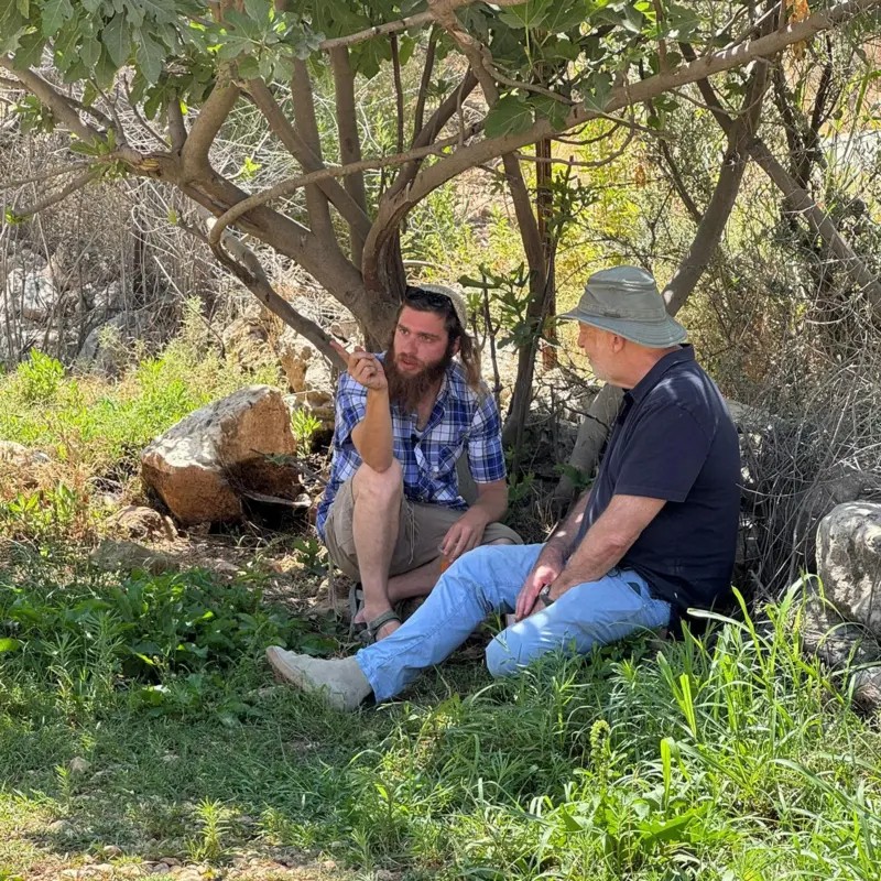 Colonos israelenses intensificam campanha para expulsar palestinos da Cisjordânia