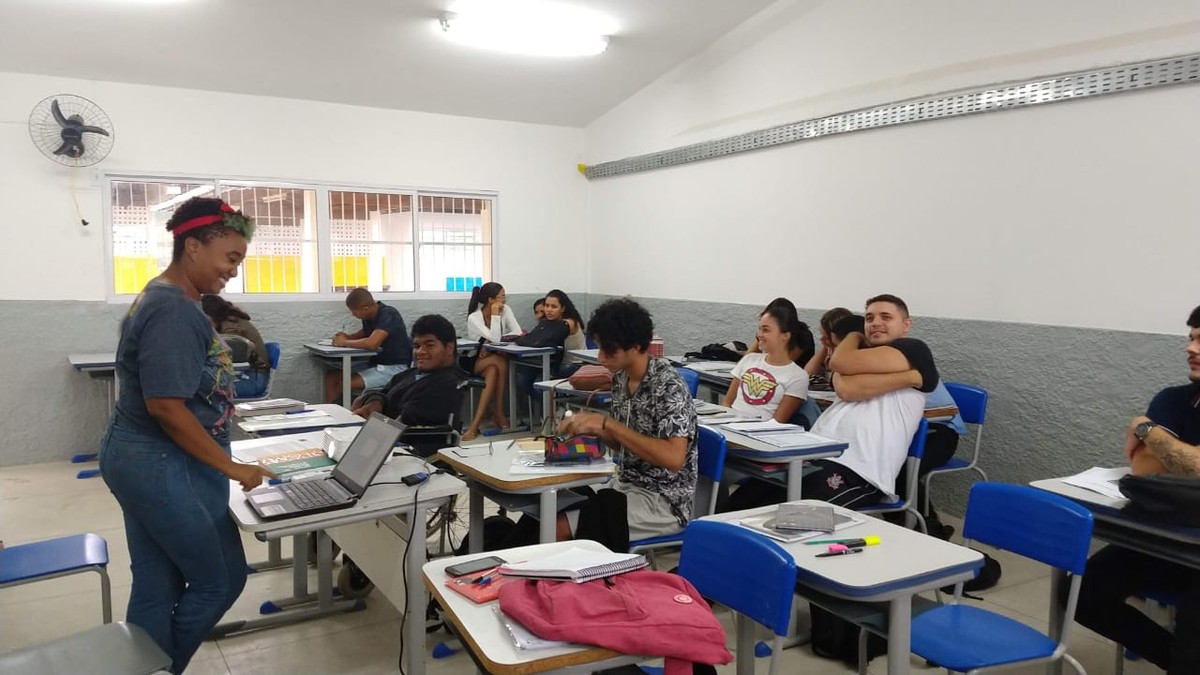 Coletivo de estudantes oferece curso para o Enem a jovens de baixa ...