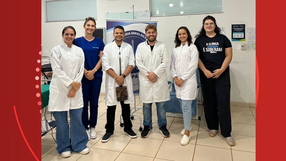 Hilda (de azul) com colegas membros da Liga de Cirurgia Geral do Pantanal (LCGPAN) — Foto: Reprodução/Liga de Cirurgia Geral do Pantanal (LCGPAN)