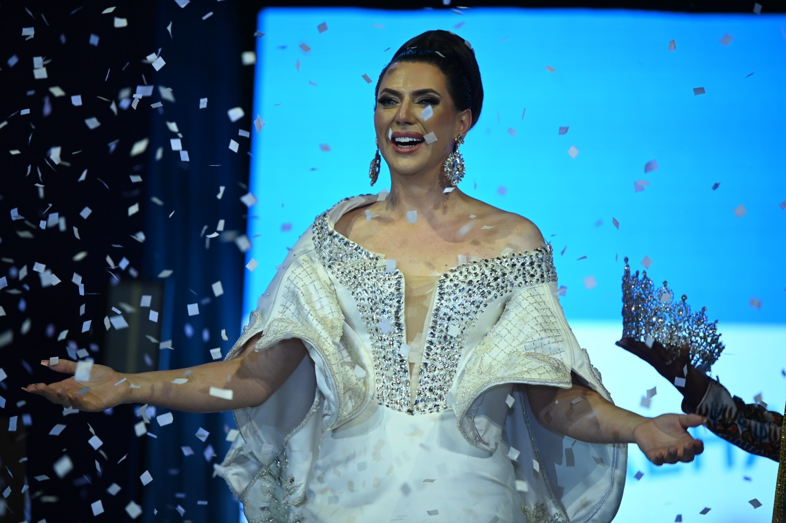 Dicção, conhecimentos gerais e psicológico: o que se espera na oratória da nova Miss Brasil Gay