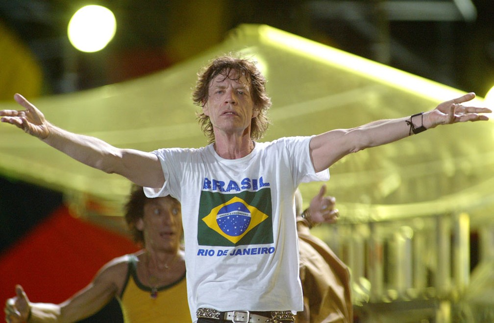 Em 18 de fevereiro de 2006, os Rolling Stones voltaram ao Brasil para o show da turnê A Bigger Bang. O show, gratuito, foi realizado nas areias da praia de Copacabana, no Rio de Janeiro, para um público estimado em 1,5 milhão de pessoas. — Foto: Patricia Santos/AP