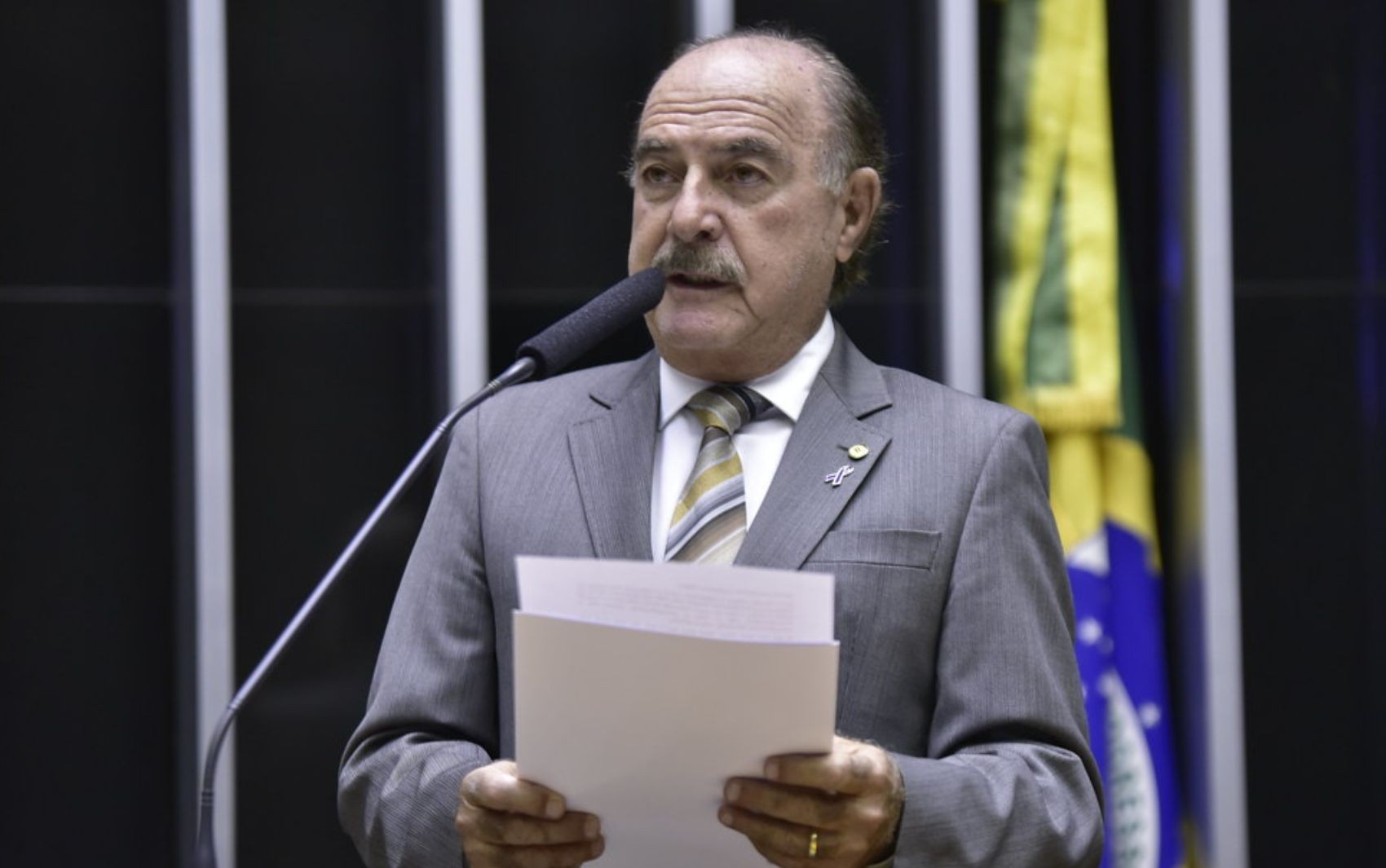 Qual é o número de Dr. Zacharias Calil (MDB) para o Senado em Goiás?