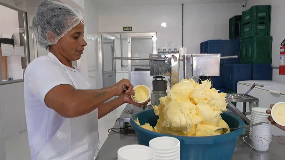 Manteiga produzida em Pedra Azul, Domingos Martins, é eleita a melhor do Brasil. — Foto: TV Gazeta