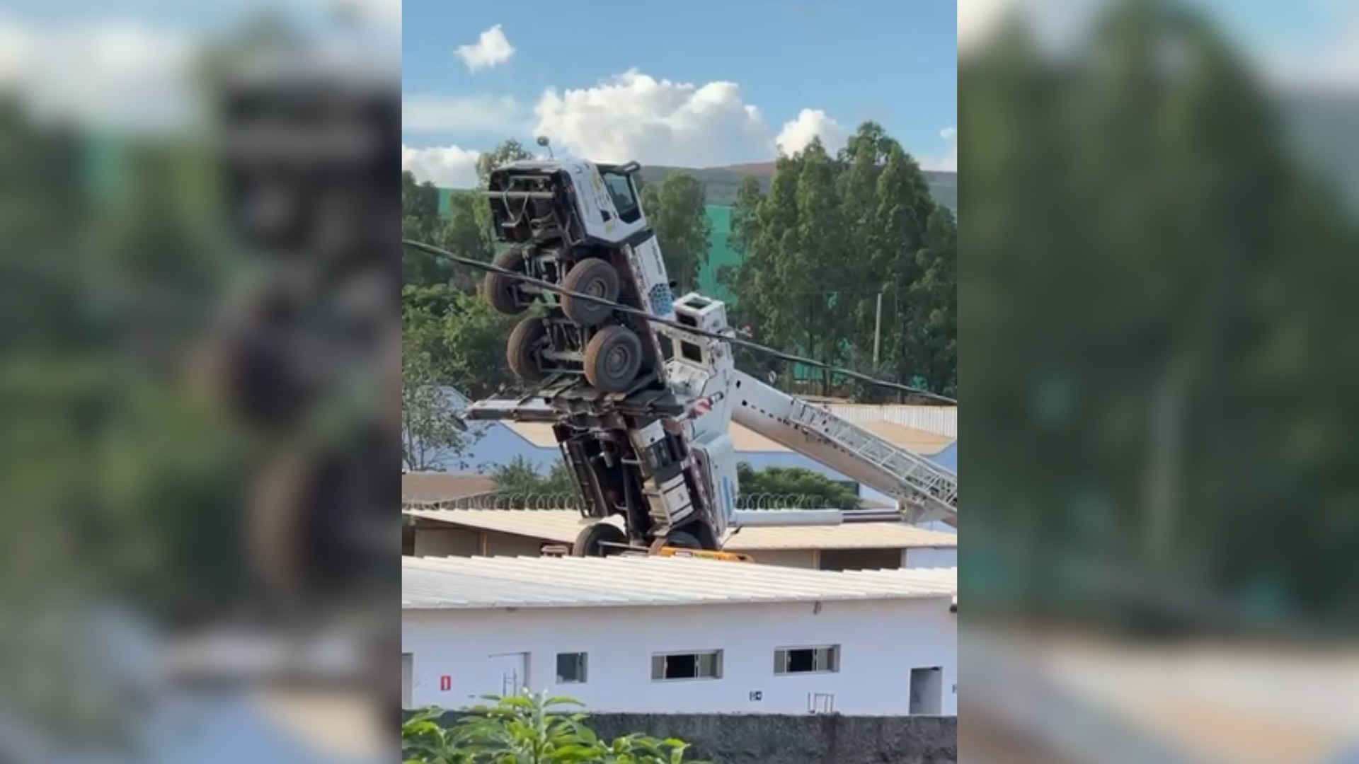 VÍDEO: Guindaste 'empina' e atinge carro e muro em MG