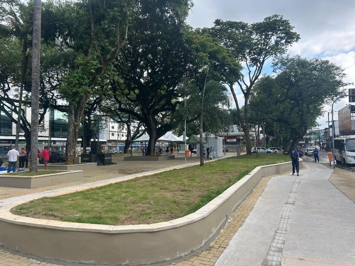 Praça Clodesmidt Riani é reinaugurada em Juiz de Fora após quase um ano e meio de obras