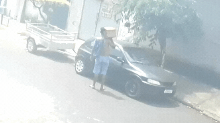 VÍDEO: Homem abre carro e furta ferramentas à luz do dia no Jardim América, em Uberlândia 