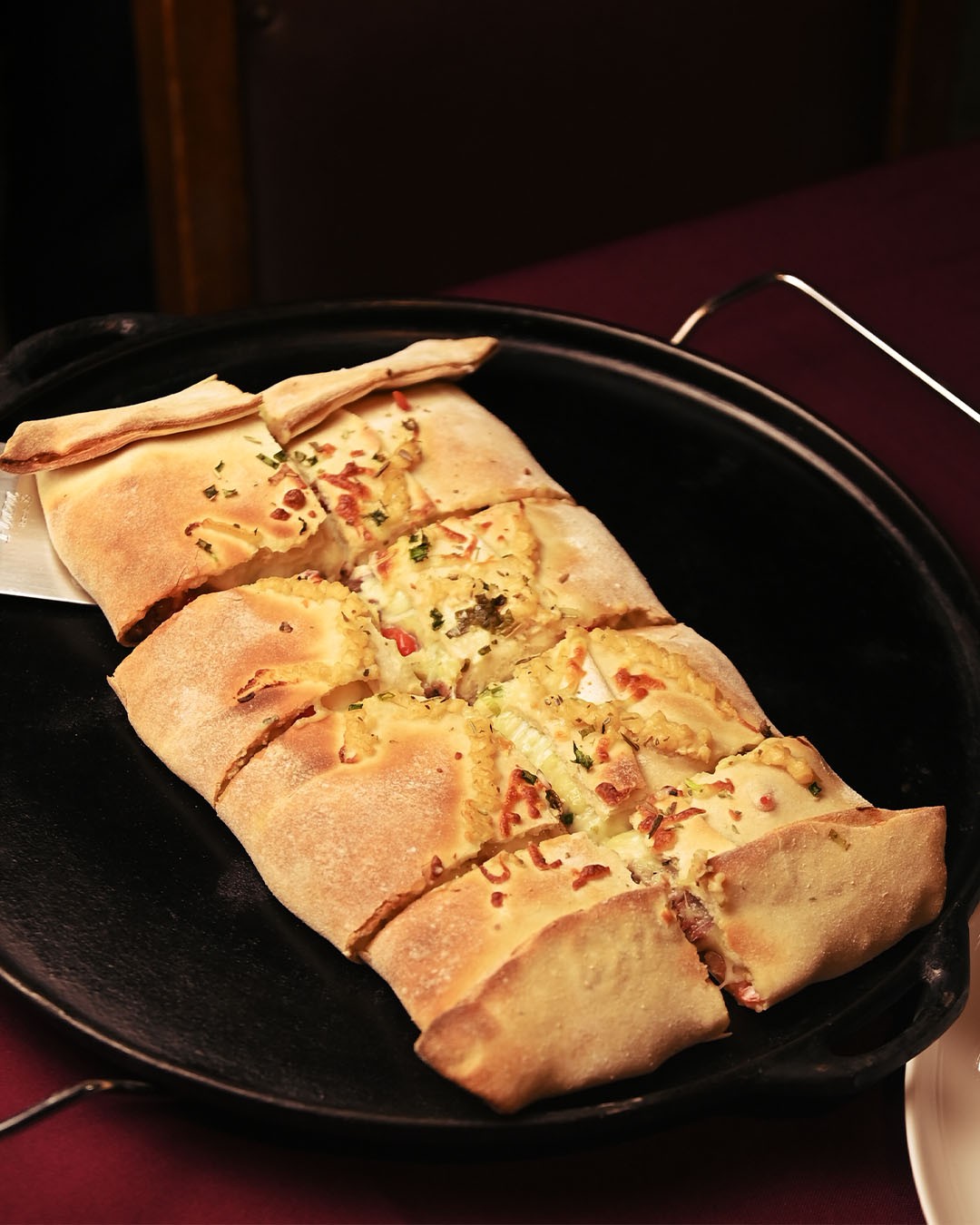 SAPORE PIZZARIA: Calzone Raízes de Minas (Pizzas) — Foto: Divulgação/JF Sabor