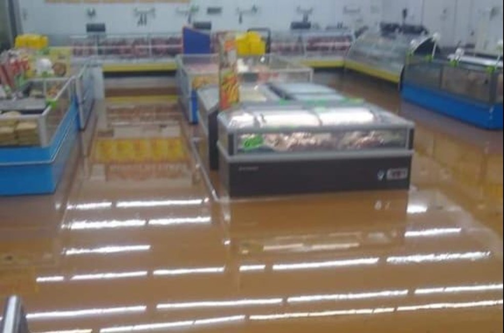 Supermercado no Centro de Mendes — Foto: Reprodução/Redes sociais