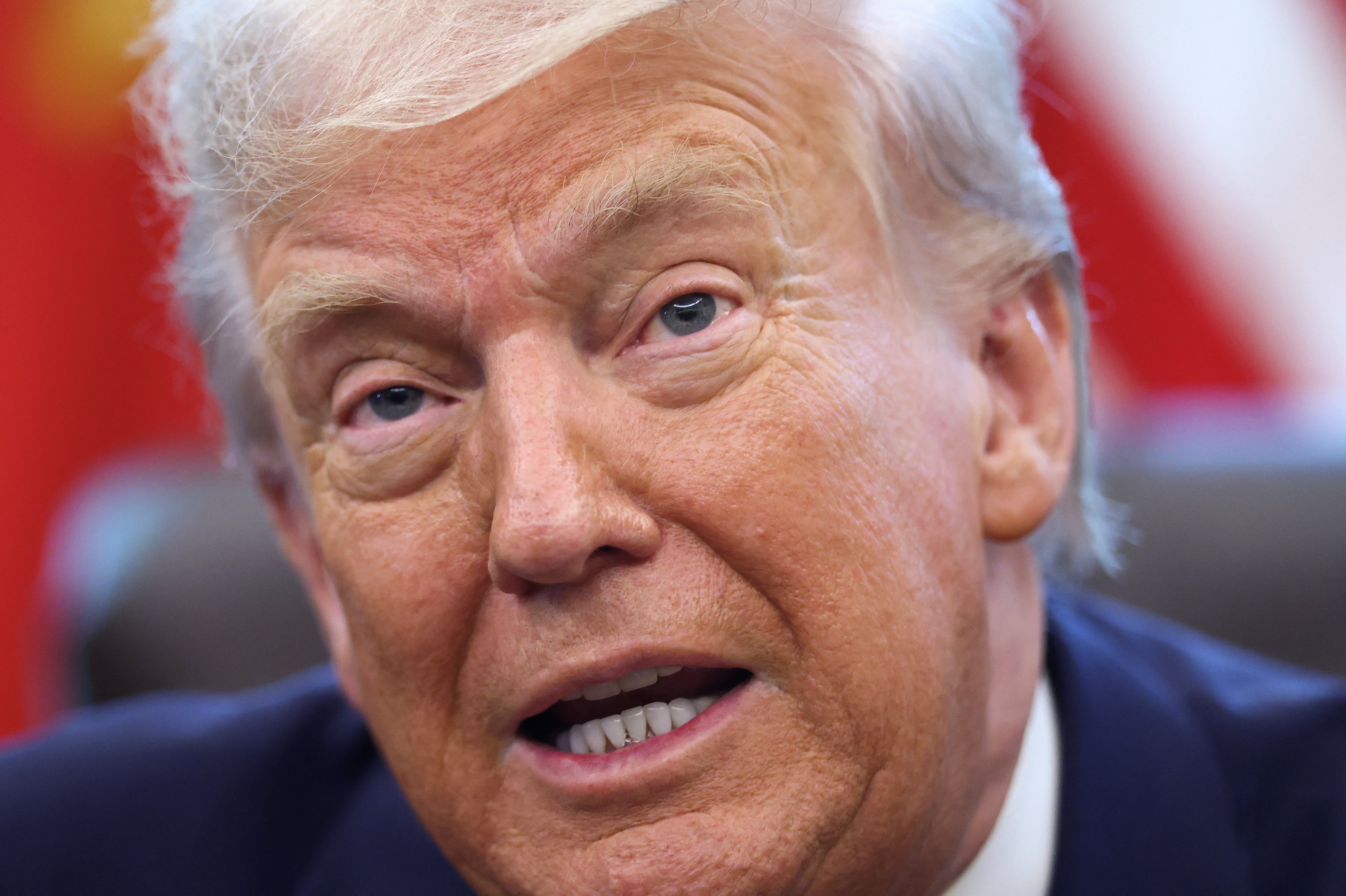 Trump diz que previdência dos EUA tem 135 mil nomes com mais de 160 anos