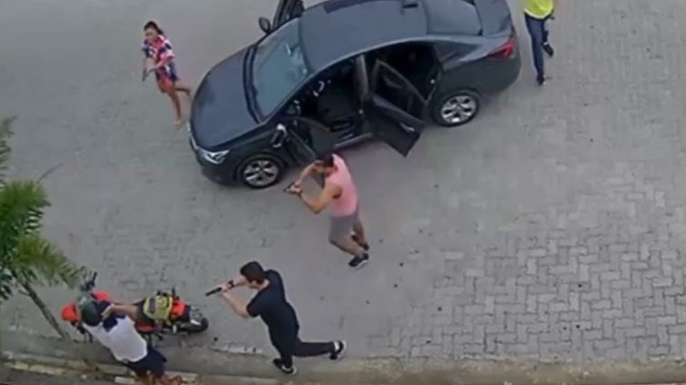 Homem de 40 anos foi preso na quarta-feira (29), na cidade de Cruz, por tentar matar a irmã a facadas. — Foto: Reprodução