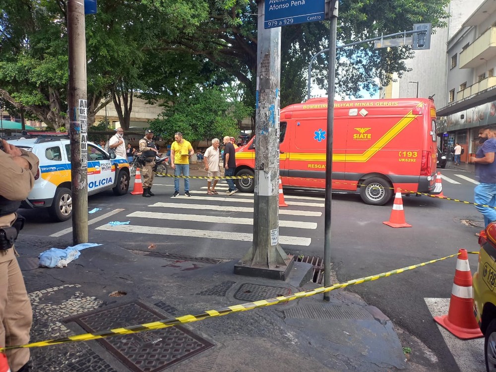 Briga entre vendedor ambulante e andarilho termina com esfaqueado no Centro de Uberlândia
