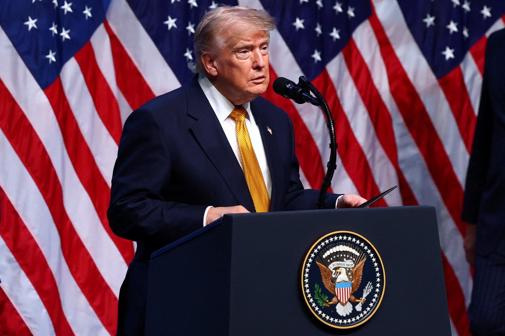 O presidente dos EUA, Donald Trump, fala com a imprensa ao final de sua participação na cúpula de líderes da OTAN em Ancara, Turquia, em 8 de julho de 2026 — Foto: REUTERS/Yves Herman