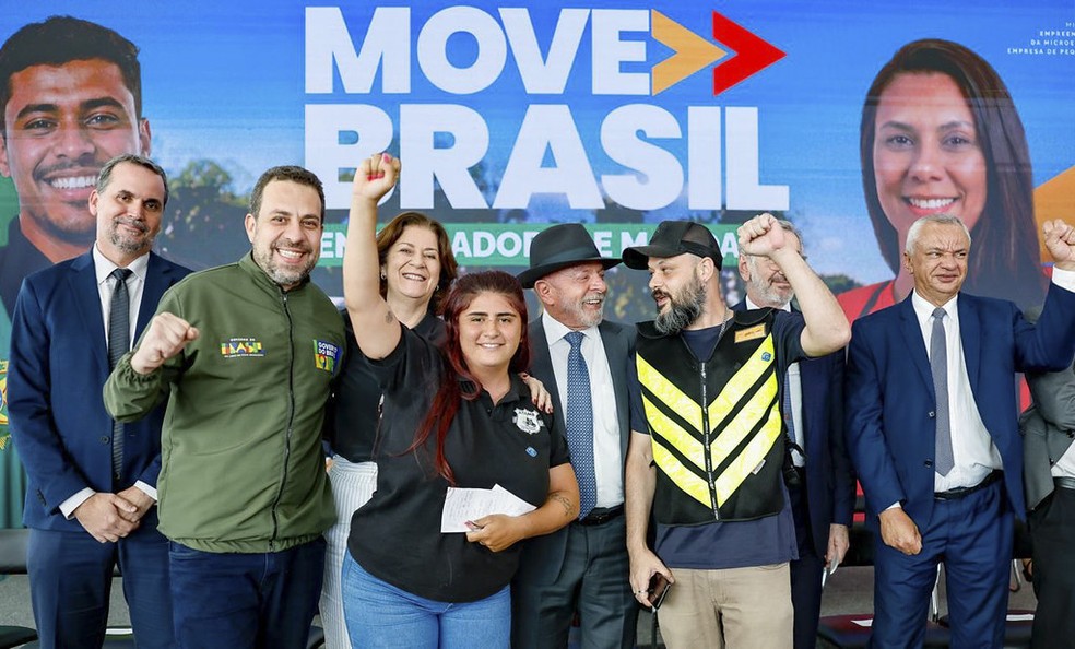 Lula durante cerimônia do 'Move Brasil' voltado a entregadores. — Foto: Ricardo Stuckert/ Presidência da República