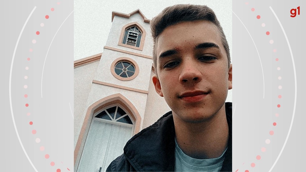 Jovem constrói a própria igreja aos 13 anos no Paraná e sonha ser padre — Foto: Arquivo pessoal