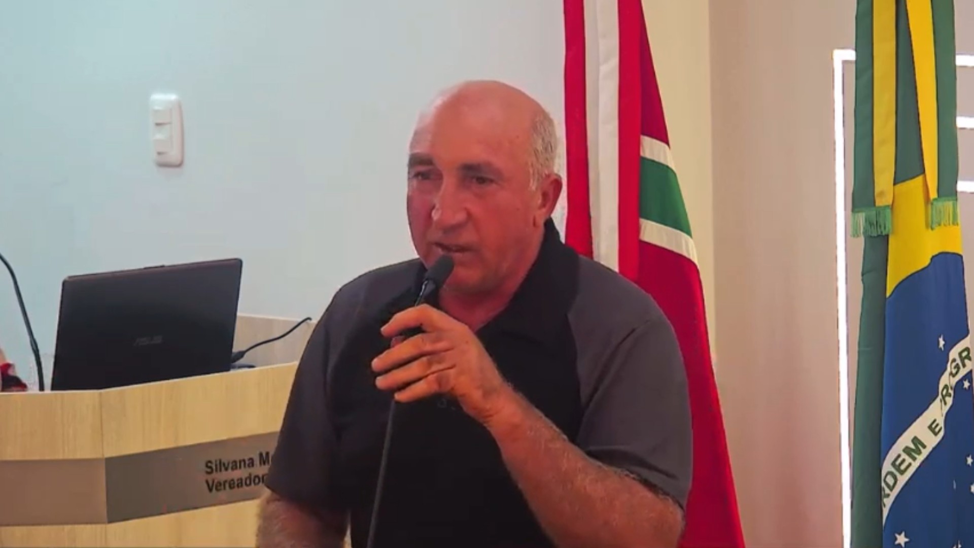 Vereador de Vacaria é indiciado por homofobia após fala sobre Eduardo Leite em pronunciamento