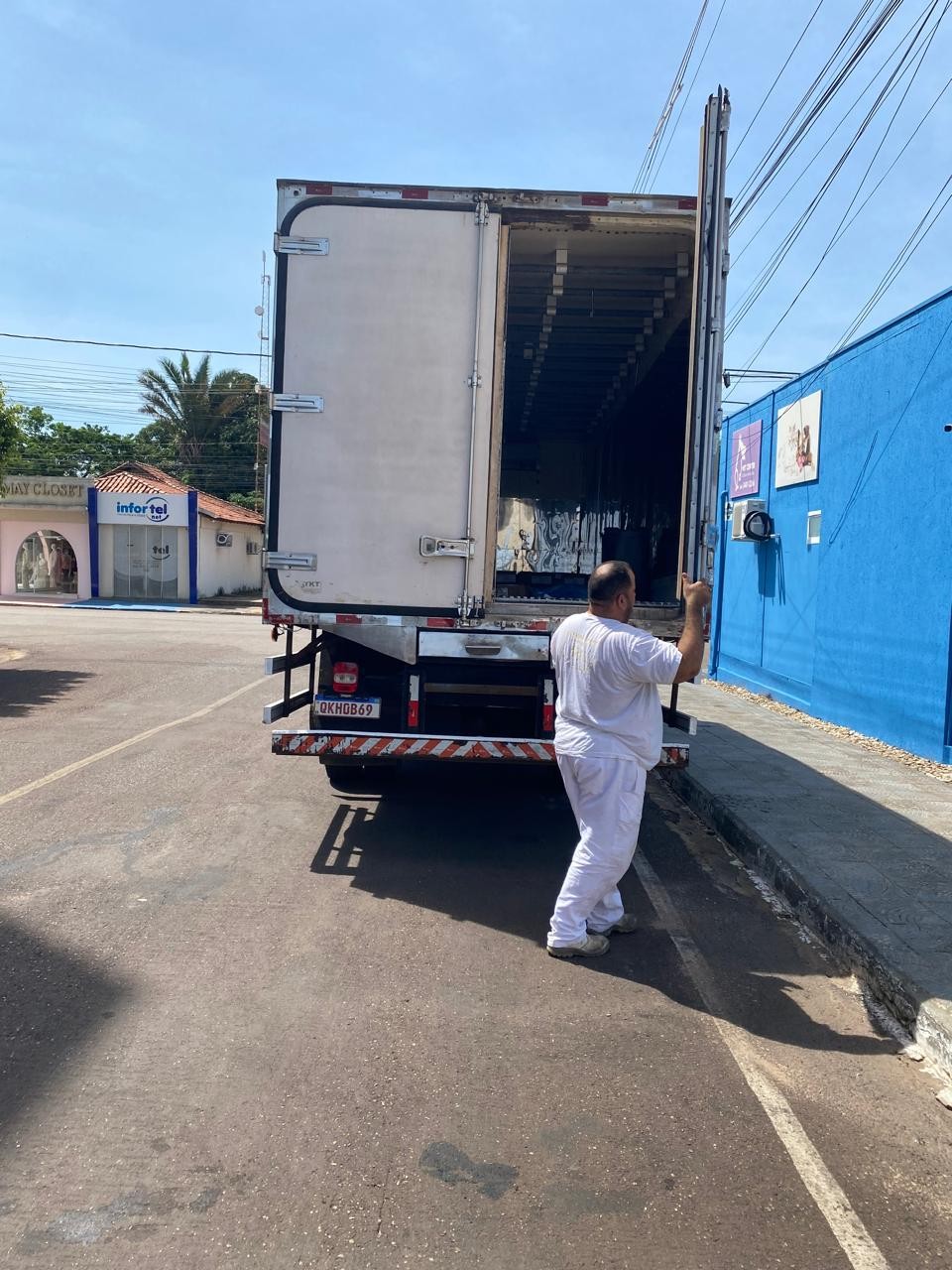 Motoristas e funcionários são presos por furto de R$ 500 mil em carnes bovinas de supermercado em MT