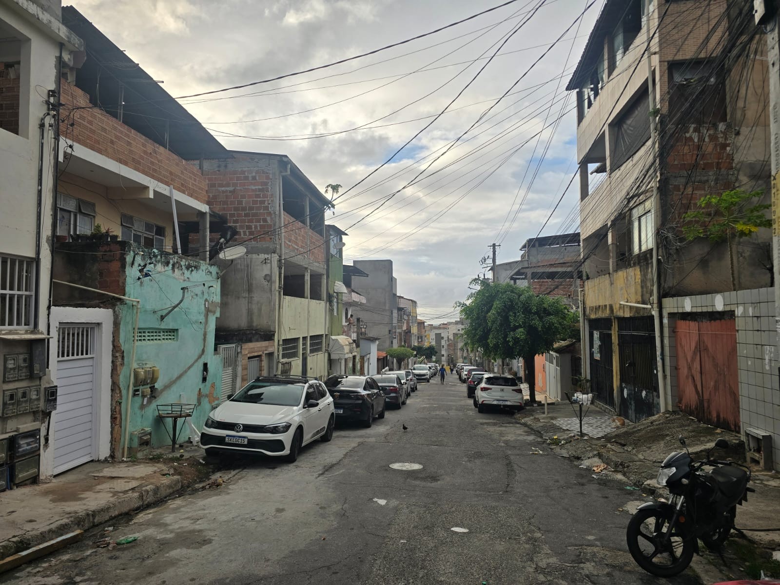 Ataque a tiros deixa um jovem morto e dois feridos em Salvador