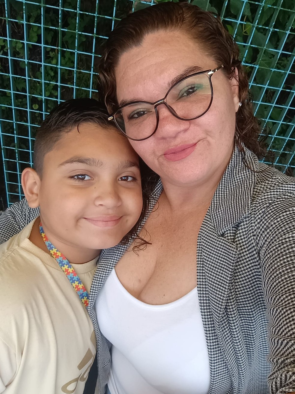 A empregada doméstica Rosilene Moreira e o filho — Foto: Arquivo Pessoal