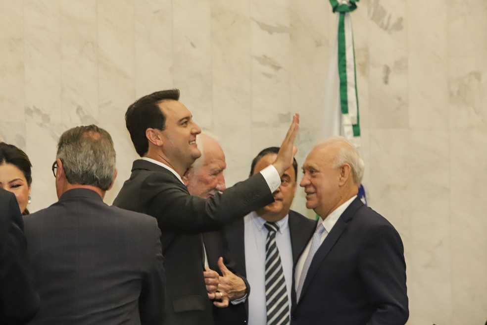 Governador do Paraná, Ratinho Junior, e o presidente da Alep, Ademar Traiano — Foto: Roberto Dziura Jr/AEN