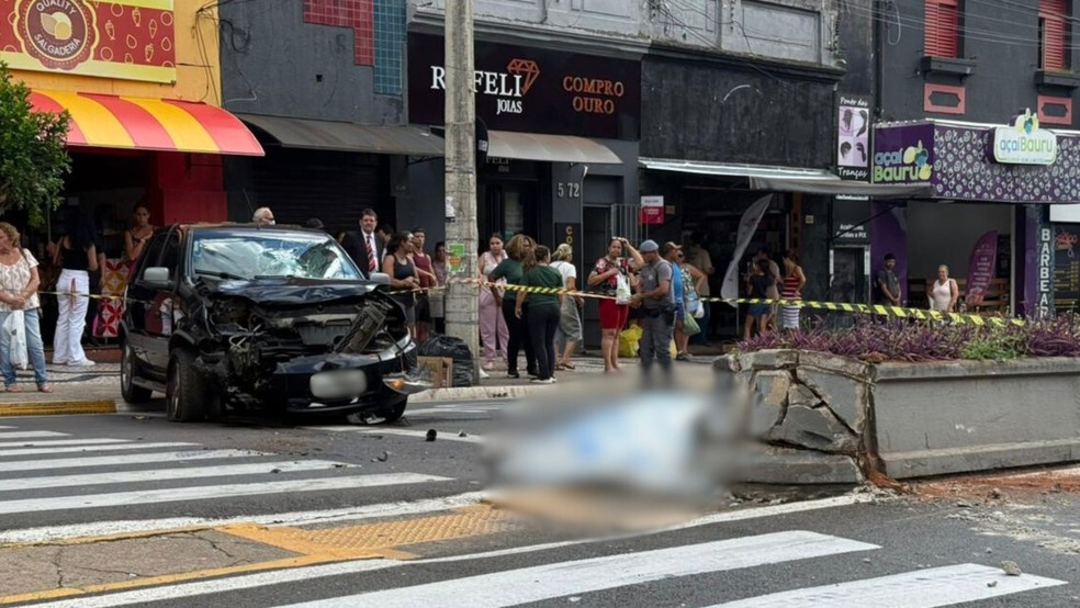 Motociclista morre em acidente na Av. Rodrigues Alves em Bauru — Foto: Gabriel Sato/TV TEM